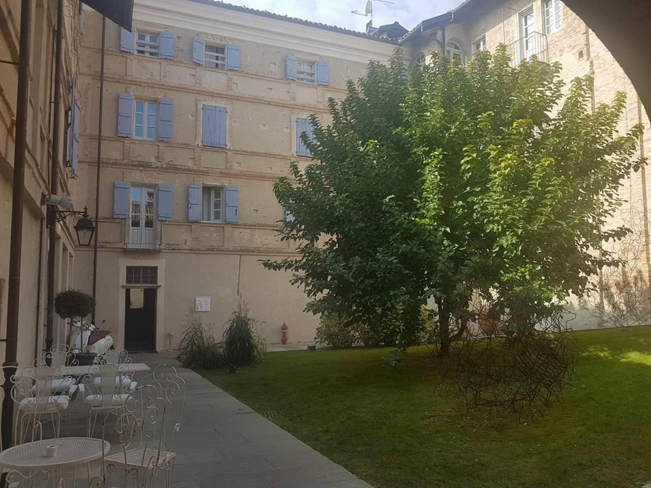 Antico Borgo Hotel Cuneo Bagian luar foto